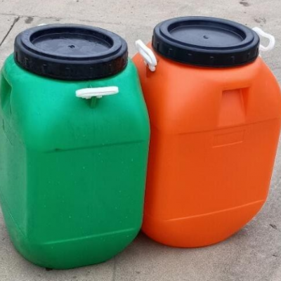 滾塑化工箱，水箱等箱體